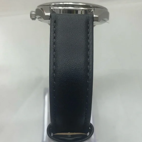 New Seiko Black Leather Strap Men, s Watch - Picture 5 of 6